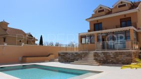 Buy villa with 4 bedrooms in Benalmadena Costa