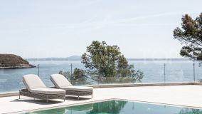 Villa de lujo moderna en primera línea con acceso privado al mar en Cala Vinyes