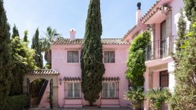 Villa for sale in Puerto del Almendro, Benahavis