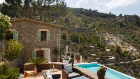 Family finca with stunning sea views in Deià