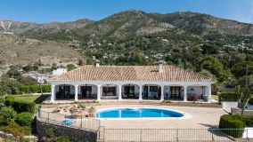 Villa for sale in La Alqueria, Mijas