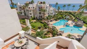 Zweistöckiges Penthouse zu verkaufen in Bahía del Velerín, Estepona Ost