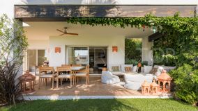 Elegant ground floor with private garden for sale in La Quinta Village.