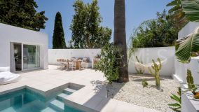 Villa en venta en Nueva Andalucia, Marbella