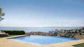 Spectacular sea views and private pools on all solariums of these townhouses in lower Higueron