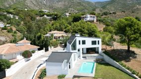Unique architect-designed villa with a lot of natural light and wonderful views near the village of Mijas