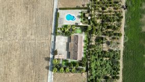Fantástica villa rural de seis dormitorios con una parcela muy grande en las afueras de Coín
