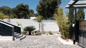 Buy villa in Alhaurin de la Torre with 5 bedrooms