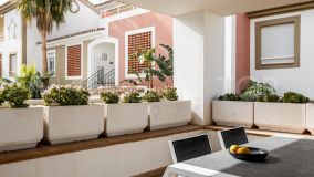¡Fantástica oportunidad de inversión! Piso soleado de dos habitaciones con parking en Cortijo del Mar.