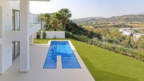 Villa for sale in Puerto del Capitan, Benahavis