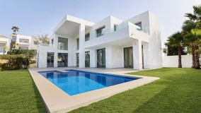 Villa for sale in Puerto del Capitan, Benahavis