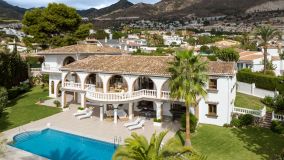 Villa for sale in Arroyo de la Miel, Benalmadena