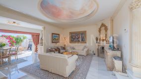 Adosado en venta en El Oasis Club, Marbella Golden Mile
