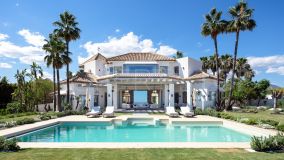 Una de las mejores villas que Marbella tiene para ofrecer es esta magnífica mansión ubicada en el punto más alto de la zona de La Quinta en Benahavis