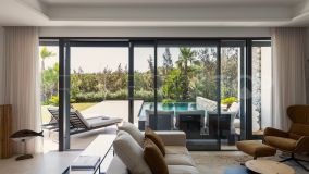 Beautiful Villa in Cerrado del Águila: pool, 3 bedrooms, 3 bathrooms, 684 m2 plot, 287 m2 built, on 3 levels, golf area and sea views. Premium Passive House. Call me to schedule your visit!