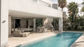 Villa for sale in Rio Real, Marbella Est