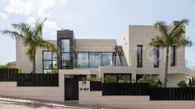 Buy villa in Parcelas del Golf with 7 bedrooms