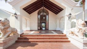 Buy villa with 7 bedrooms in Benahavis