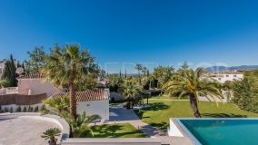 Buy villa in Marbella Club Hills with 6 bedrooms
