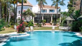 Nueva Andalucia, villa de 10 dormitorios en venta