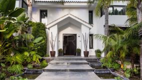 Villa for sale in Los Monteros with 6 bedrooms