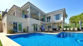 For sale villa with 4 bedrooms in Elviria