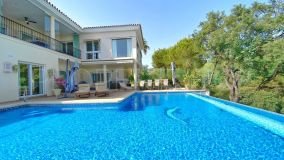 For sale villa with 4 bedrooms in Elviria