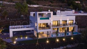 Villa en venta de 4 dormitorios en Benalmadena Costa