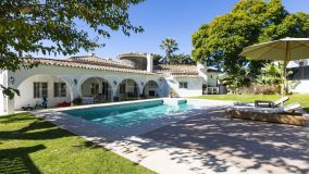 Villa for sale in San Pedro de Alcantara with 5 bedrooms