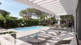 Villa for sale in Calahonda with 4 bedrooms