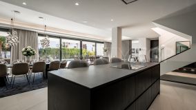Nueva Andalucia, villa con 7 dormitorios a la venta