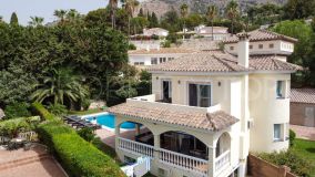 Buy villa in La Capellania