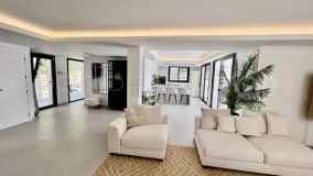 Villa en venta con 4 dormitorios en Marbesa