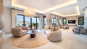 Villa for sale in El Rosario, Marbella Est