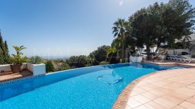 Villa for sale in Mijas