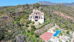 Finca for sale in Estepona