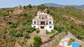 Finca for sale in Estepona