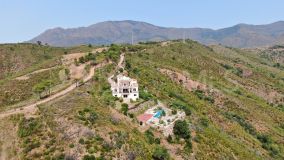 Finca for sale in Estepona