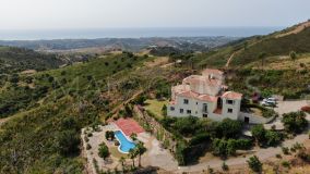 Finca for sale in Estepona