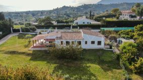 Finca for sale in Estepona with sea and the mountains views