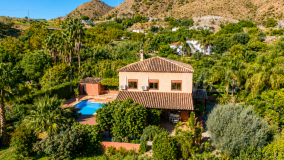 Finca for sale in Estepona