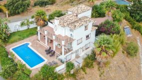 Finca for sale in Estepona