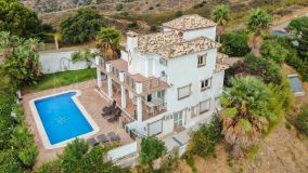 Finca for sale in Estepona