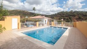 Finca for sale in Estepona