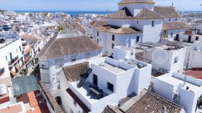 For sale 4 bedrooms town house in Estepona Centre
