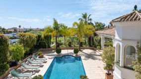 Villa zu verkaufen in El Herrojo, Benahavis