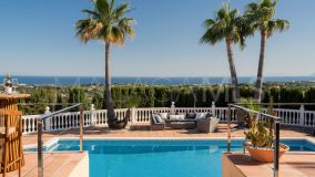 Villa for sale in El Padron, Estepona Est