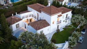 Villa for sale in Altos del Paraiso, Benahavis