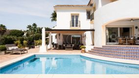 Villa for sale in Altos del Paraiso, Benahavis