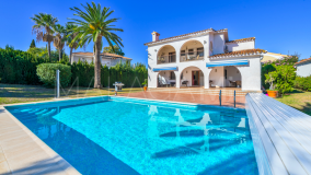 Villa en venta en Atalaya, Estepona Este